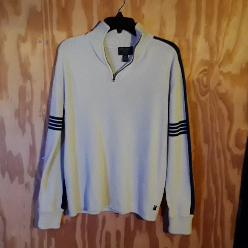 Cream colored American Eagle turtleneck sweatshirt